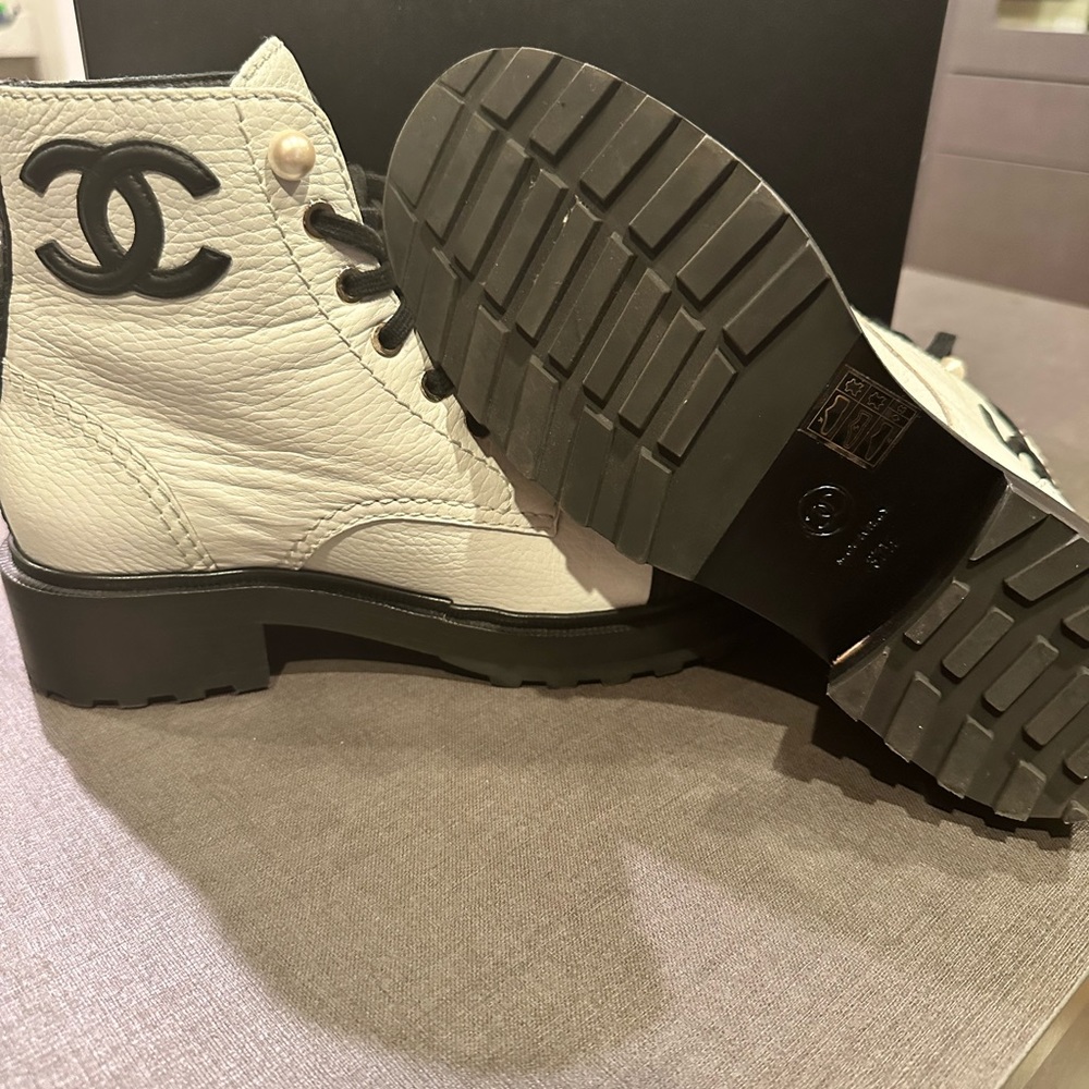 Chanel boots - Picture 4 of 5
